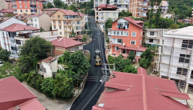 SELİMİYE VE ŞAHİNCİLİ'DE 3 SOKAK SICAK ASFALTLA BULUŞTU   