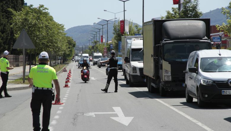 ORDU'DA BİR HAFTADA 16 BİN ARAÇ DENETLENDİ
