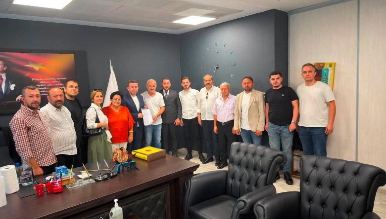 "LİDERİMİZİN EMRİNDE, MİLLETİMİZİN HİZMETİNDEYİZ"