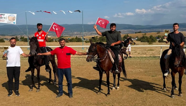 Taşköprü Rahvan At Yarışları’nda Alparslan Şanlıtürk Rüzgârı: Zindan ve Atilla’dan Büyük Başarı!