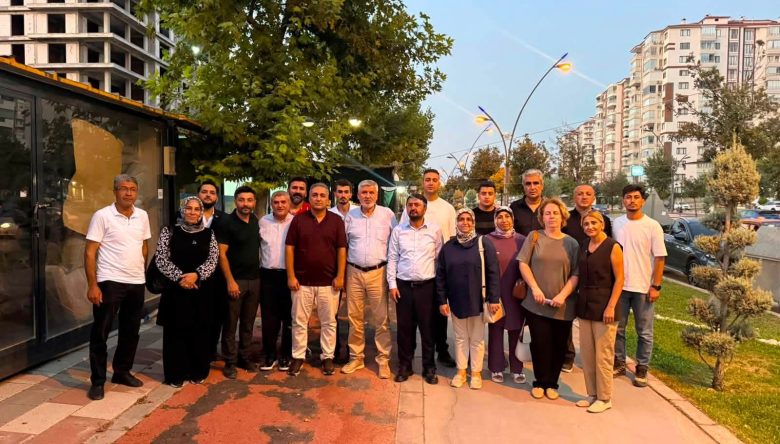 “ÖNCELİKLİ HEDEFİMİZ KARARSIZLARIN KARARI OLMAK”