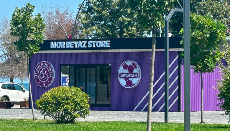 STORE MAĞAZASI TARAFTARLARLA BULUŞUYOR