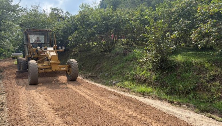 KIRSAL MAHALLELERDE YOL MESAİSİ