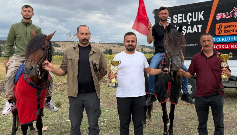 ÇORUM RAHVAN AT YARIŞLARI'NDA ZİNDAN VE ATİLLA FIRTINASI