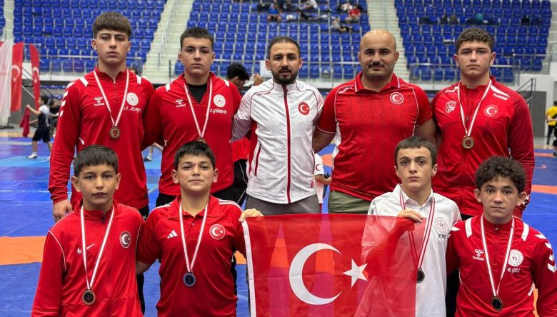 ORDU GÜREŞÇİLERİ MALATYA’DAN 10 MADALYAYLA DÖNDÜ