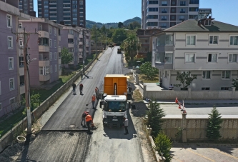 KUTLUKENT SOKAK SICAK ASFALTA KAVUŞTU