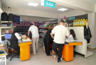 SOSYAL MARKET ÖĞRENCİLERİN YANINDA